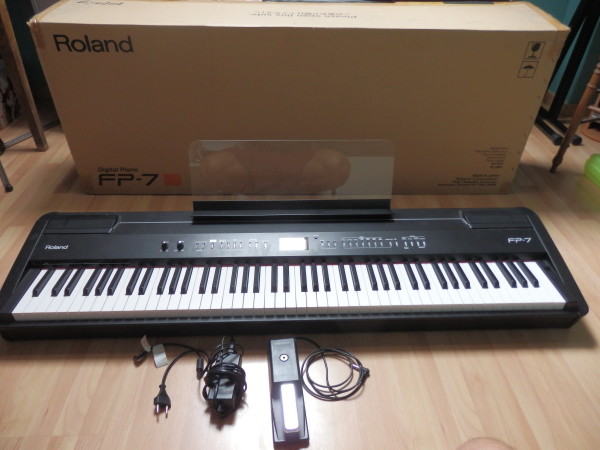 Roland FP-7